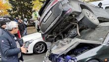თბილისში ავარიისას 10 მანქანა დაზიანდა - კადრები ადგილიდან